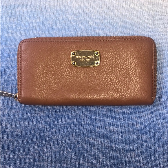 Michael Kors wallet - Picture 1 of 3